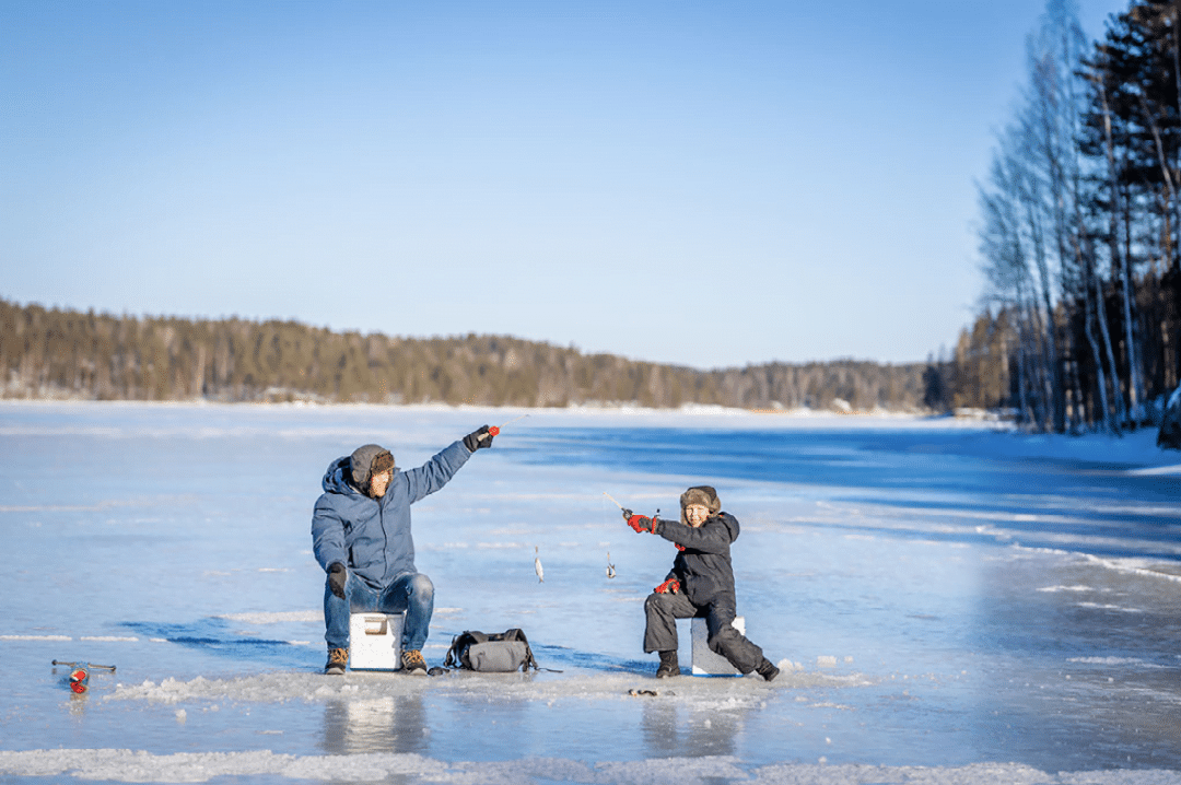 Ta med familjen på fiske! På FiskeOnline.se har vi suveräna familjekit. Få minnen för livet.