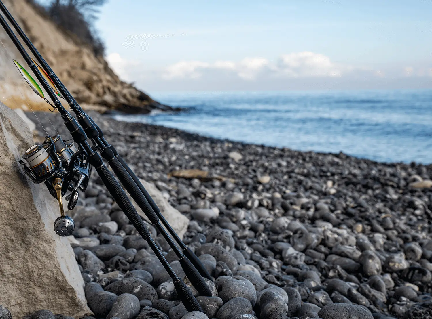 FiskeOnline har just nu Bra Priser på fisketillbehör, fiskeprylar, fiskegrejer och fiskesaker. Kika i vår webbbutik. Kvalitativa fiskeproduker Hos Oss Det bästa inom fiske från FiskeOnline.se. Vi har det senaste inom fisketillbehör från FiskeOnline.se. Här kan du hitta prisvärda och stadiga fiskespön. Köp tåliga och varma fiskekläder. Fånga årets lax med fiskespön och drag från vår butik. Är du istället sugen på att börja fiska? Välkommen till oss. Vi hjälper dig in i fisket. Vi har det bästa och mesta inom fiske Vi har olika slags fiskedrag, skeddrag, wobblers, spinnare, jiggar, poppers, jerkbaits, softbaits och tailbete. Vi samarbetar med de världens bästa betestillverkarna och kan därmed erbjuda det bästa för dig som är fiskeintresserade. Våra betesdrag är av högsta kvalitet. I vår webbutik hittar du allt från vardagliga fiskedrag till specialiserade och handgjorda inom Sverige. Vi värnar om svenskt fiske. Här hittar du rätt fisketillbehör för abborre, gädda, havsöring, gös, lax, makrill, regnbåge, torsk och öring. Hos oss på Fiskeonline hittar du dem bästa fiskedragen som går att köpa. Vi garanterar hög kvalitet och ett roligt fiske. Stora kända vaurmärken FiskeOnline erbjuder det bästa inom fiske från kända märken som 13 Fishing, Storm, Strike Pro, The Pig, Kinetic, Darts, Wiggler, Bomber Lures, Myran och Westin. Saknar vi något? Märker du att vi saknar något? Maila gärna till hej@fiskeonline.com så köper vi in det.